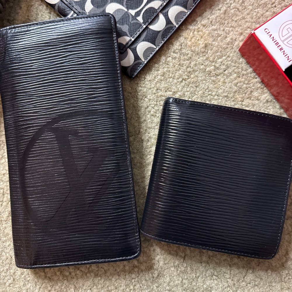 Authentic Louis Vuitton Black Men’s Epi Leather Long Wallets and Bifold